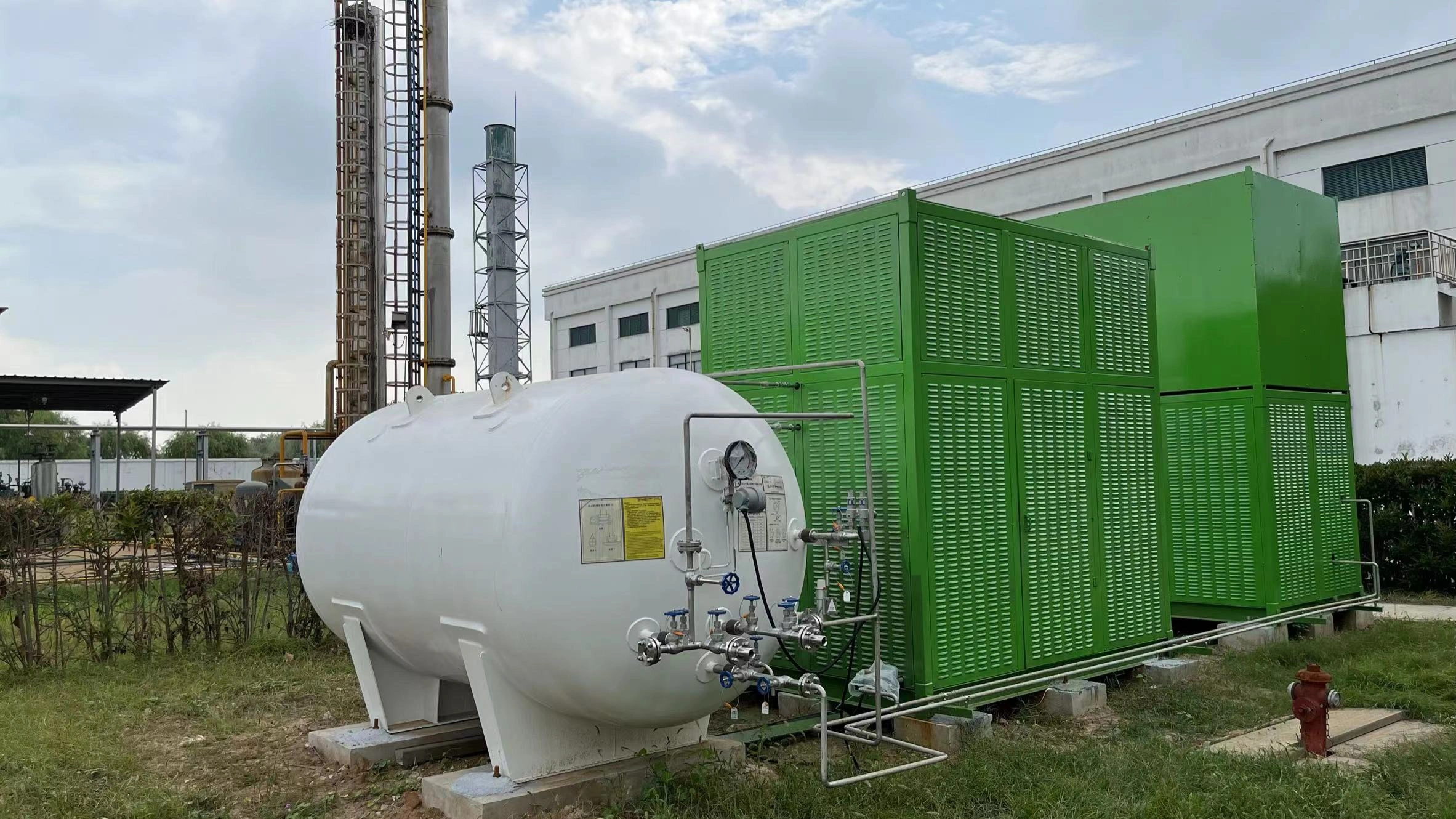 Carbon dioxide recovery from urban food waste fermentation gas